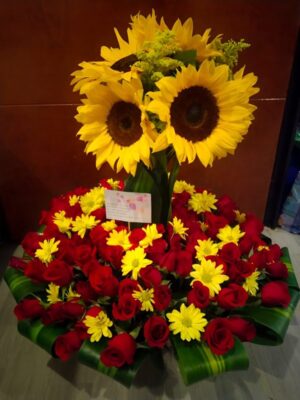Ramo de Flores con Girasoles en Fontibón R131 - Floristería en Fontibón Te Mando Flores.