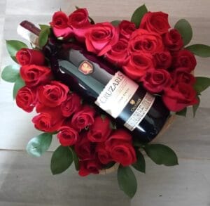 Ramo de Rosas y Vino en Fontibón R70 - Floristería en Fontibón Te Mando Flores.